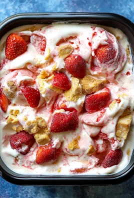 No-Churn Strawberry Cheesecake Ice Cream