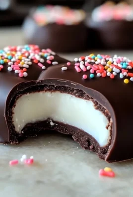 Homemade Peppermint Patties Recipe (5 Ingredients!)